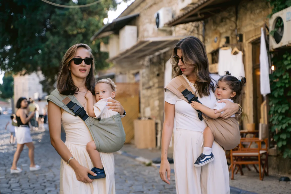 carry-assist hip carrier with buckles